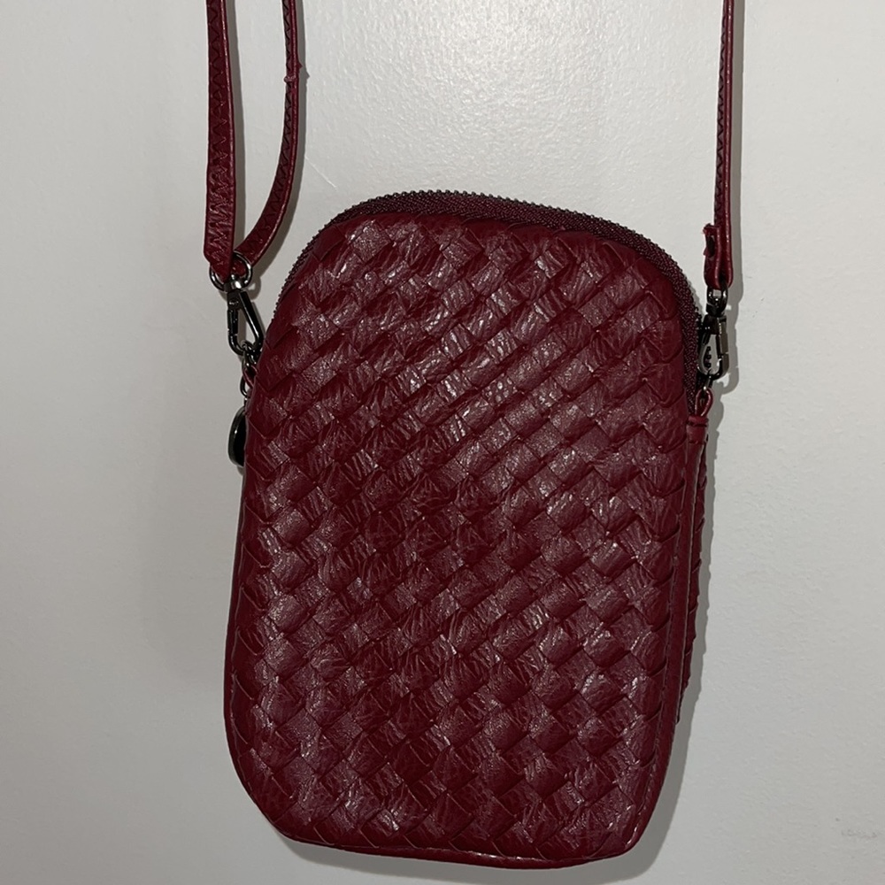 Unbranded cute dark maroon small crossbody bag with 2 zippered compartments. - Picture 6 of 8